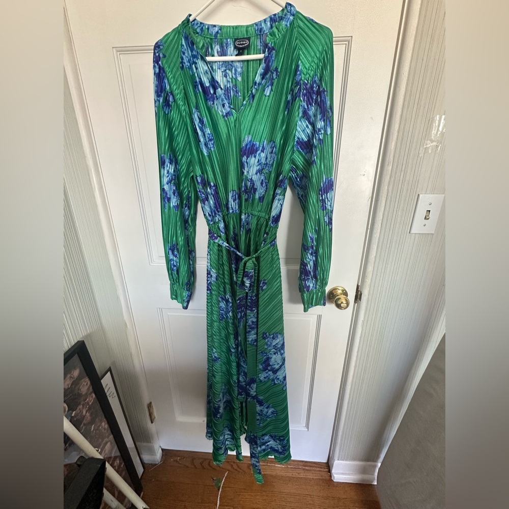 Elegant Green and Blue Floral Long Sleeve Dress